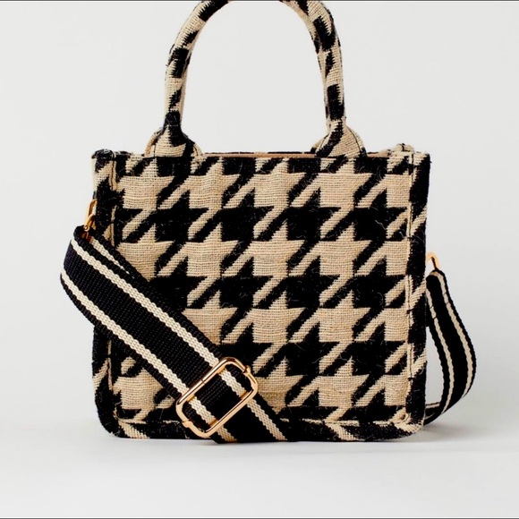 H&M Handbags - NWT Bloggers fav H&M Houndstooth Crossbody bag